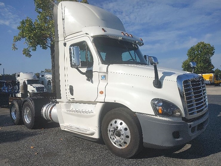 2018-freightliner-cascadia-125-evolution-image-1