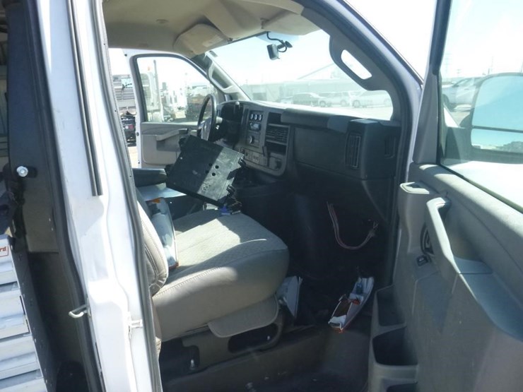2017-chevrolet-express-2500-image-6