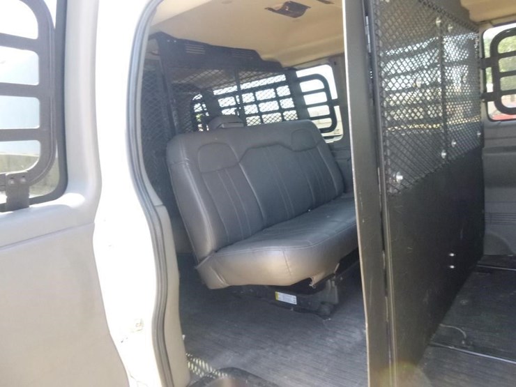 2013-chevrolet-3500-image-18
