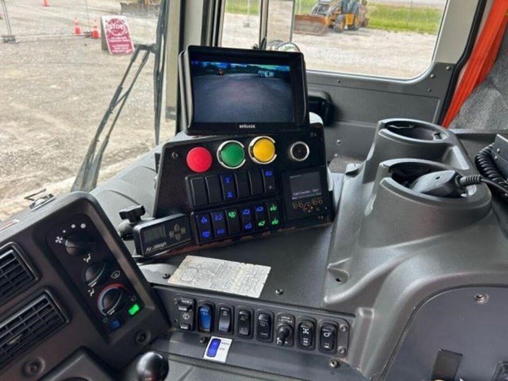 2020-mack-terrapro-tri/a-garbage-truck-1m2te1gc0lm-image-17