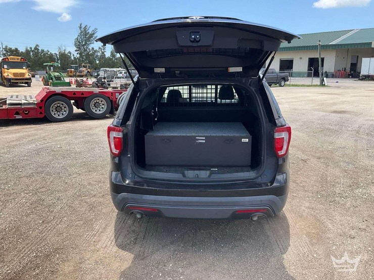2017-ford-explorer-image-29