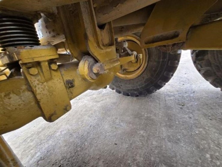 1996-caterpillar-d250e-image-24