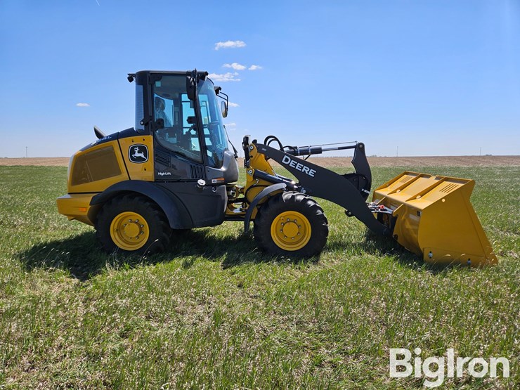 2021-deere-324l-image-4