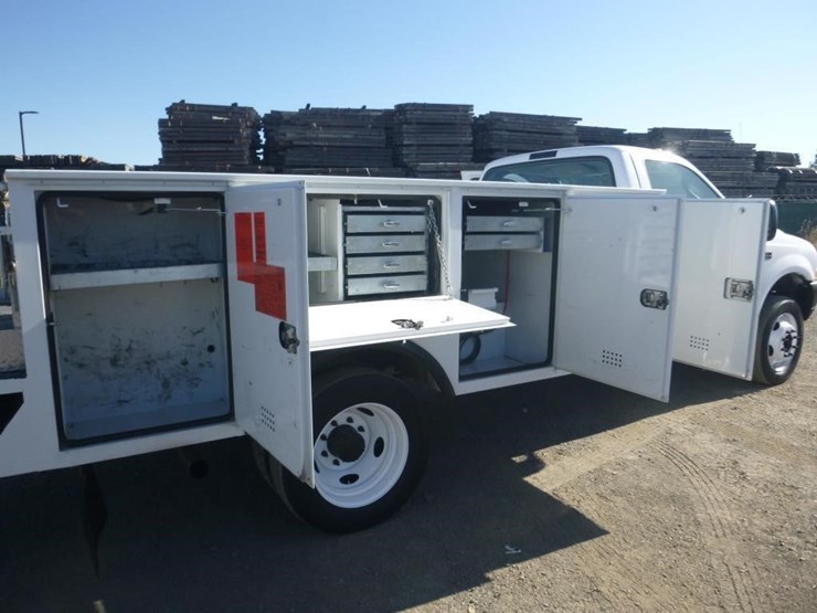 2003-ford-f550-image-9