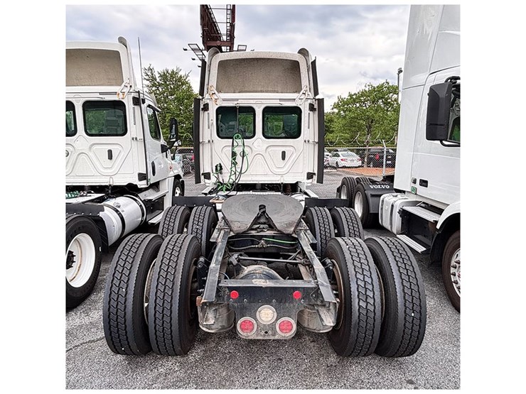 2020-freightliner-cascadia-125-image-3