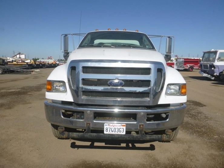 2011-ford-f750-image-8