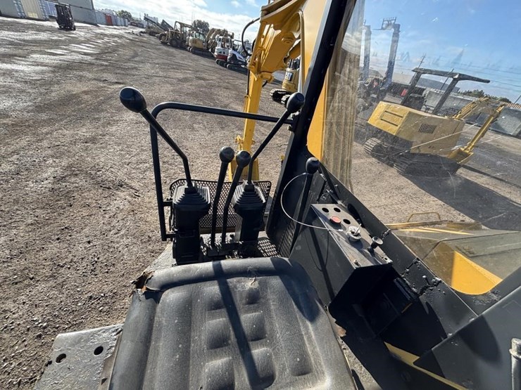komatsu-pc28uu-image-23
