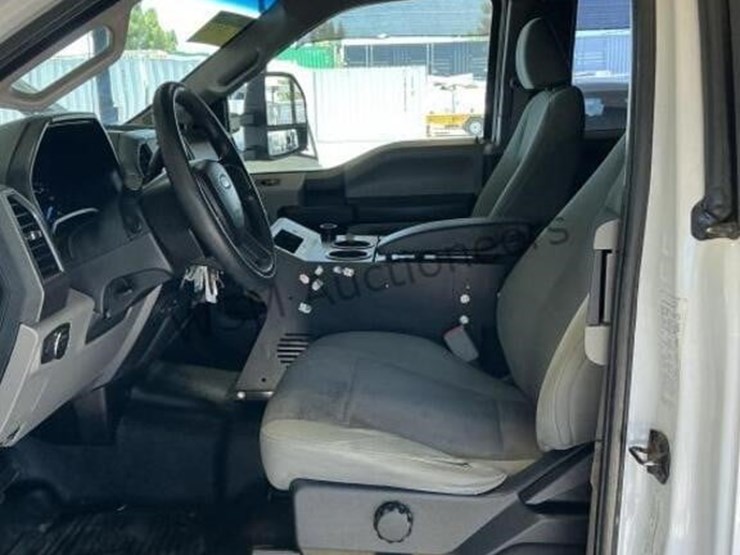 2017-ford-f550-image-24