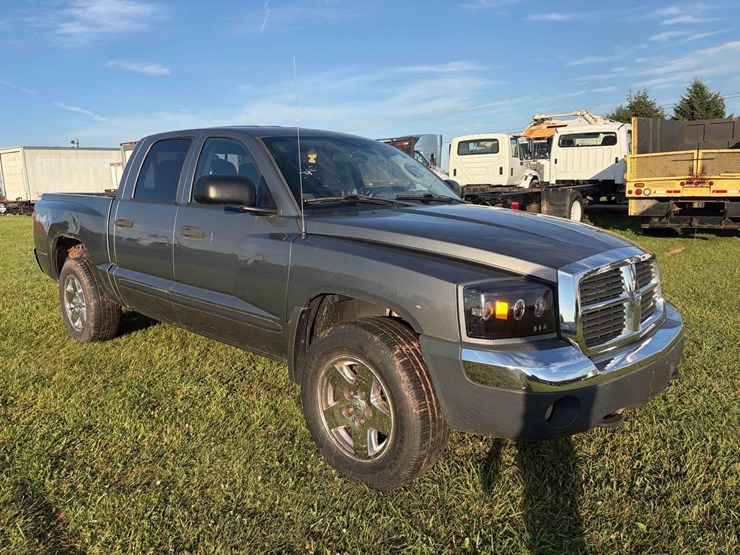 2005-dodge-dakota-image-3