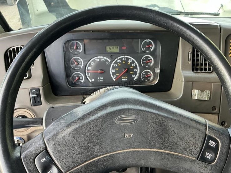 2002-sterling-m8500-image-24