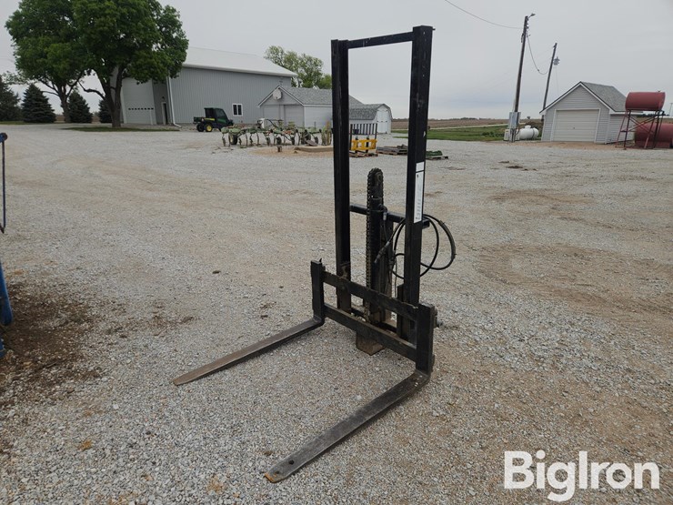 gnuse-3-pt-forklift-image-1