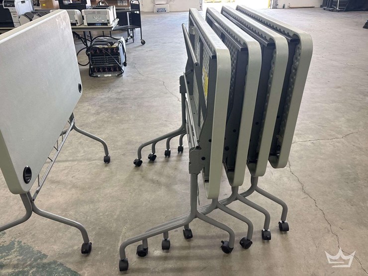 folding-tables-on-wheels-image-4