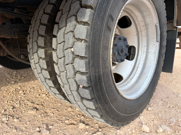 2024-ram-5500-crew-cab-mechanics-truck,-4x4-image-8