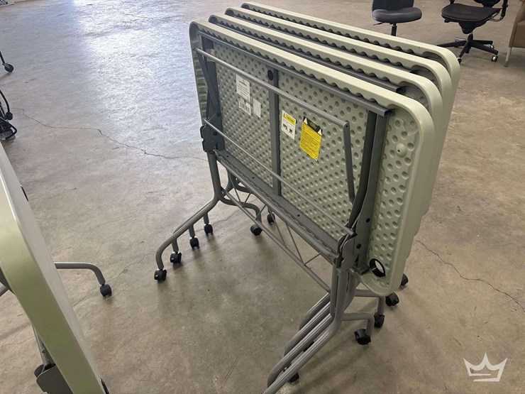 folding-tables-on-wheels-image-3