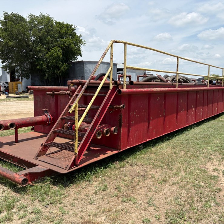 38’ x 11’ x 5’ 2-compartment open top mud tank