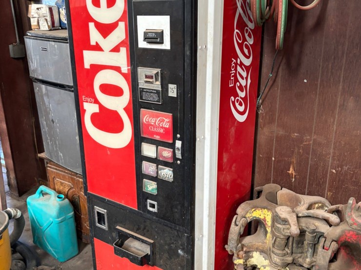 dixie-narco-model:-300-coca-cola-vending-machine-image-2