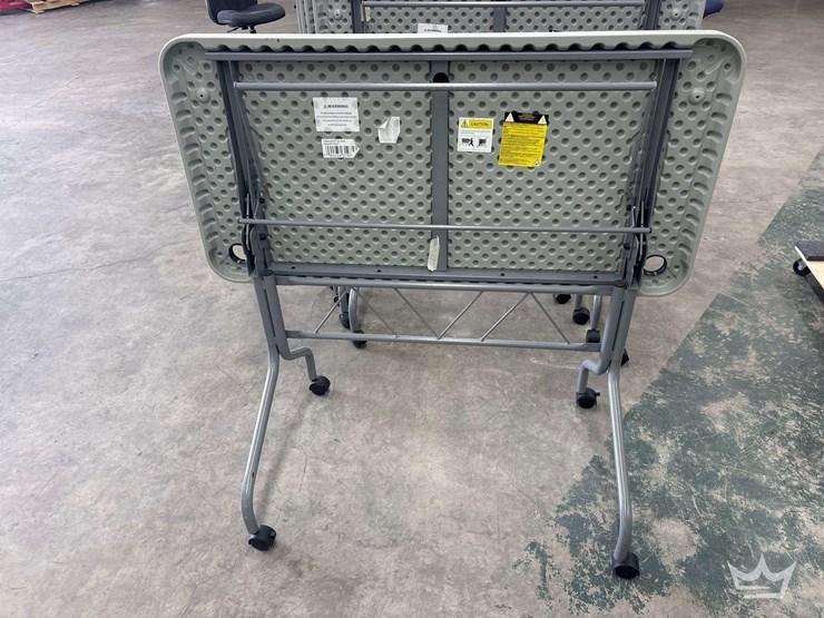 folding-tables-on-wheels-image-2