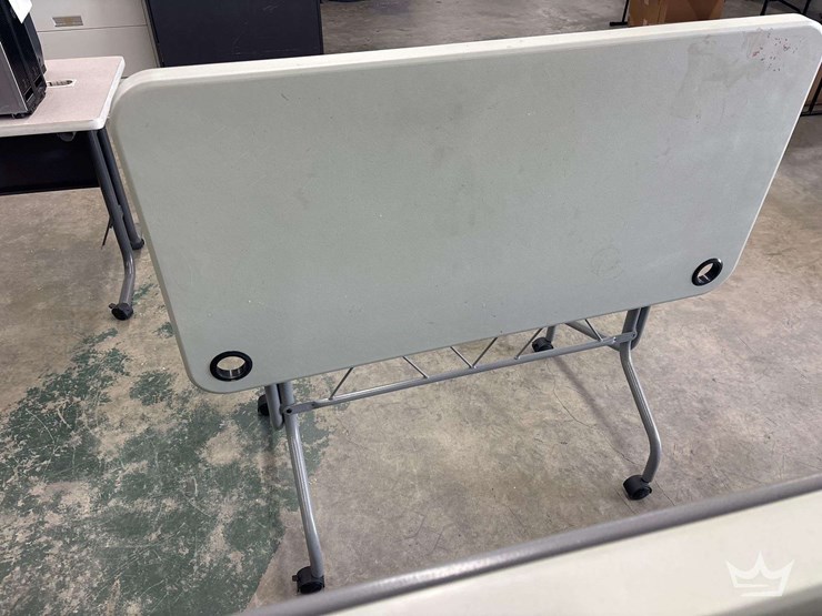 folding-tables-on-wheels-image-1