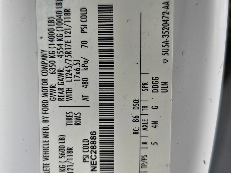 2022-ford-f350-image-17