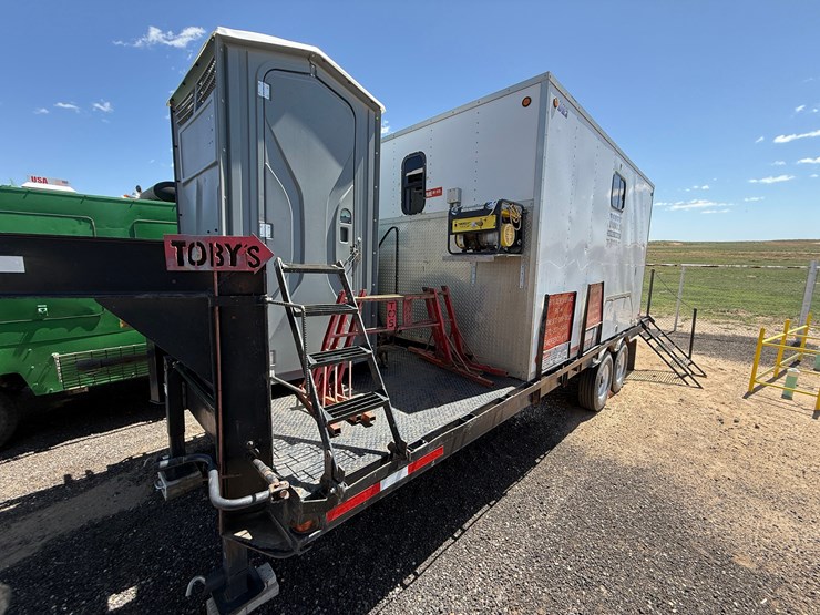 2000-crkg-24’x102”-t/a-porta-potty-doghouse-gooseneck-trailer-image-1