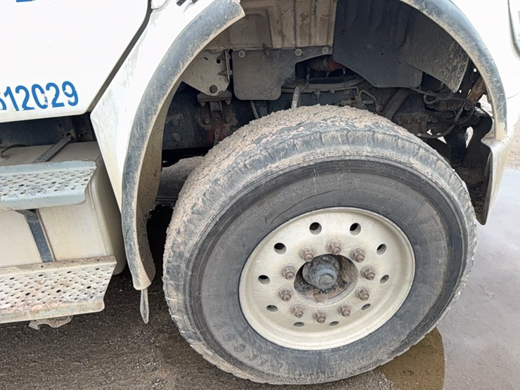 2007-freightliner-bulk-feed-truck-image-26