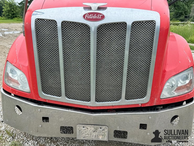2013-peterbilt-579-image-11