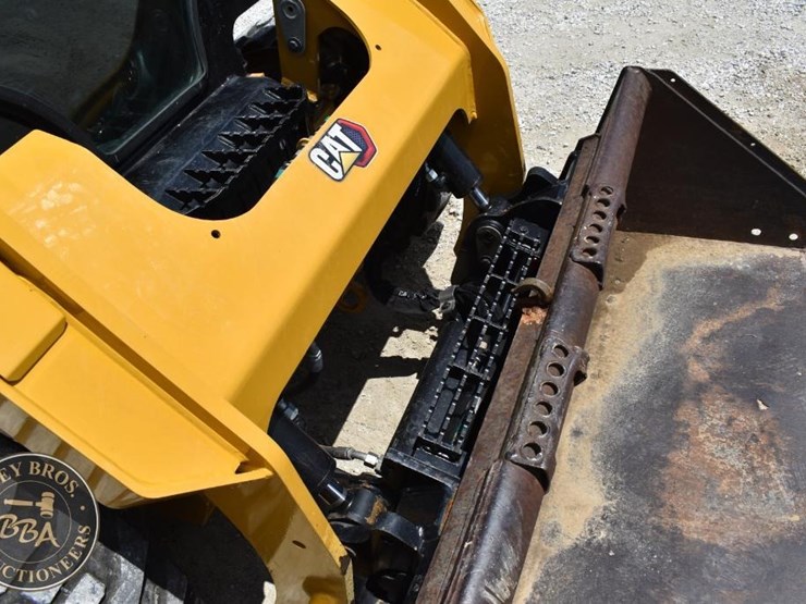 2023-caterpillar-242d3-image-19