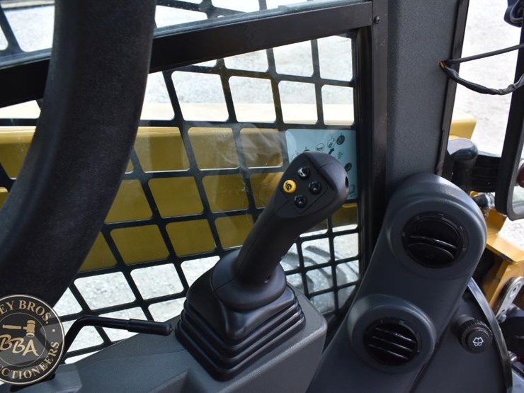 2023-caterpillar-242d3-image-40