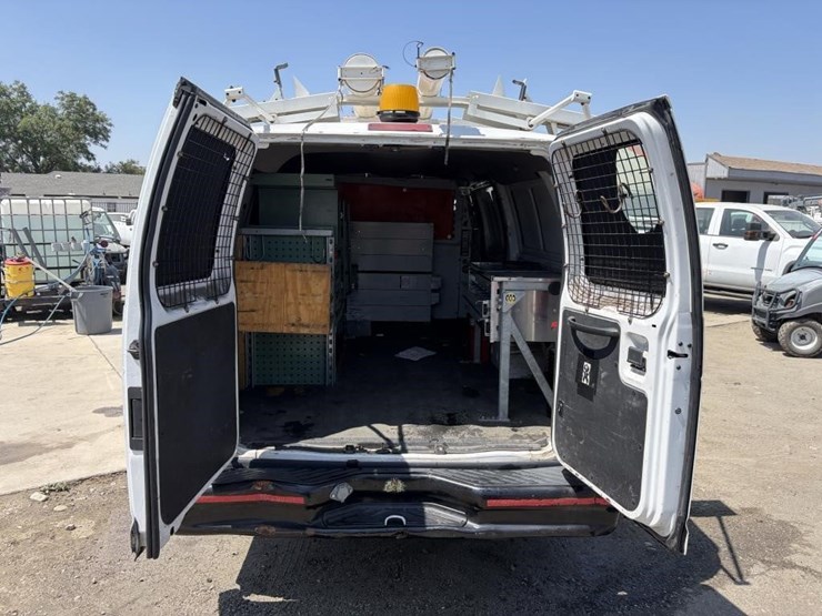 2002-ford-e350-image-14