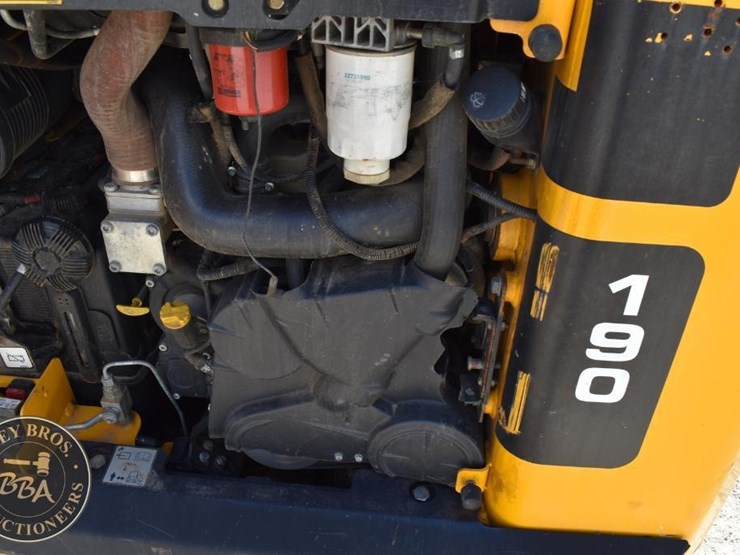 2014-jcb-190-image-28