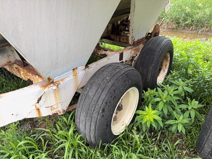 wilmar-pull-type-dry-fert.-spreader-image-5