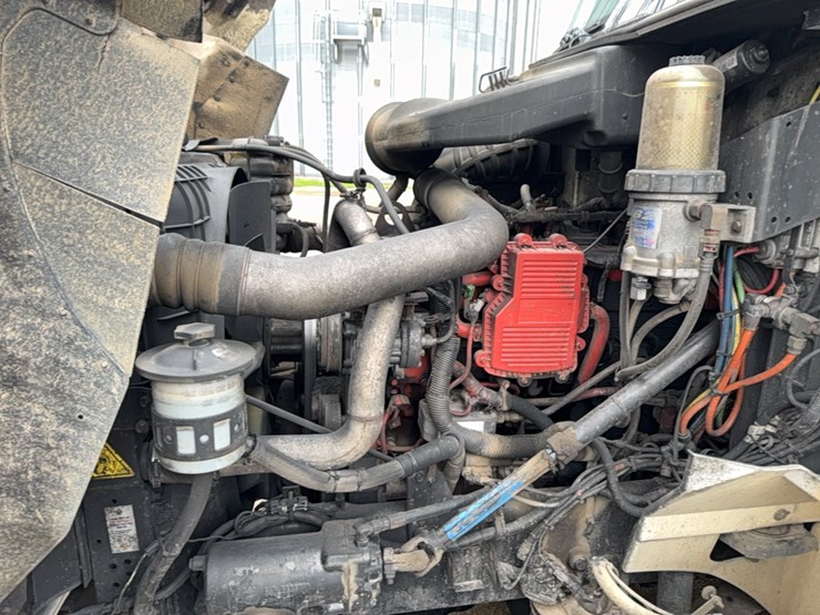 2011-ih-9200-pro-star-semi-tractor-image-26