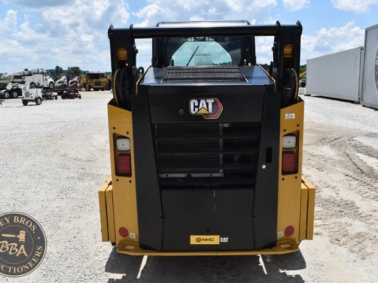 2023-caterpillar-242d3-image-4