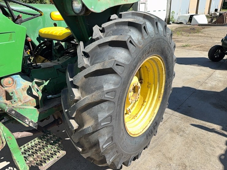 john-deere-2640-image-10