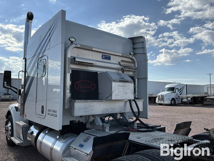 2020-peterbilt-579-image-17
