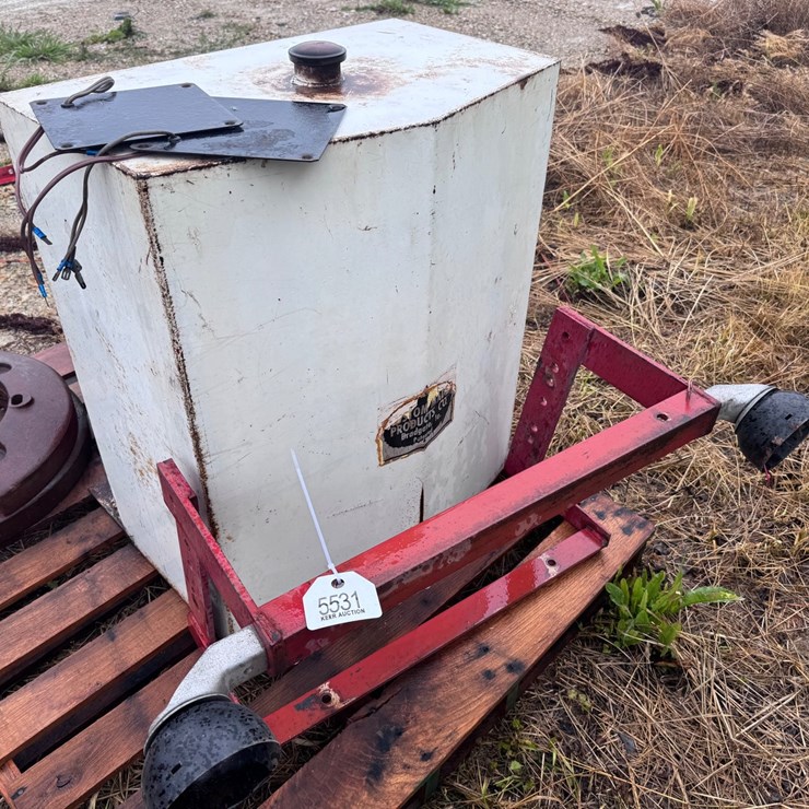 #5531 • IH Front Fuel tank with brackets and headlight covers