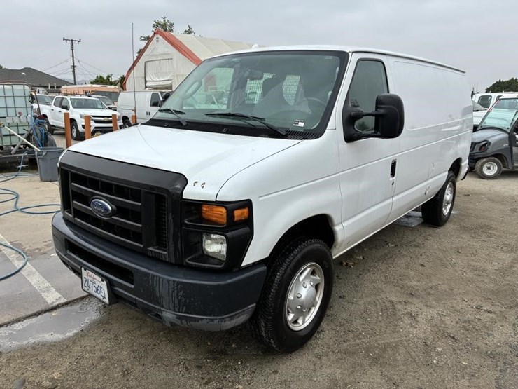 2011-ford-e350-image-1