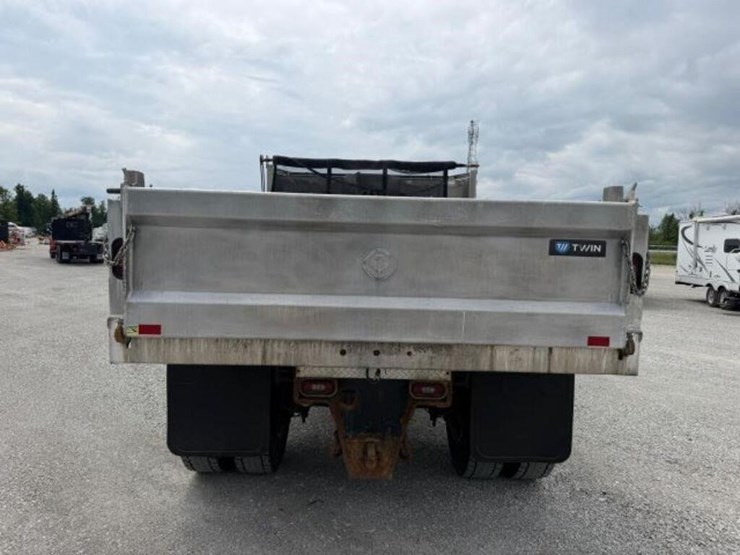2022-ford-f650-xl-image-8
