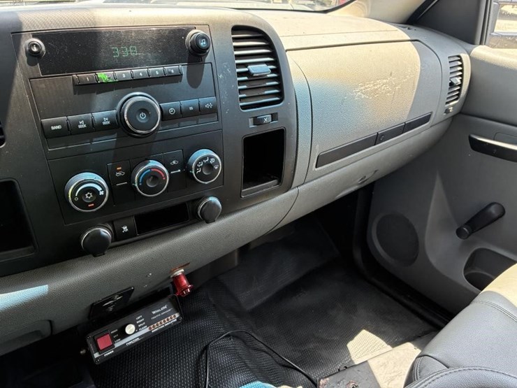 2011-chevrolet-2500hd-image-15