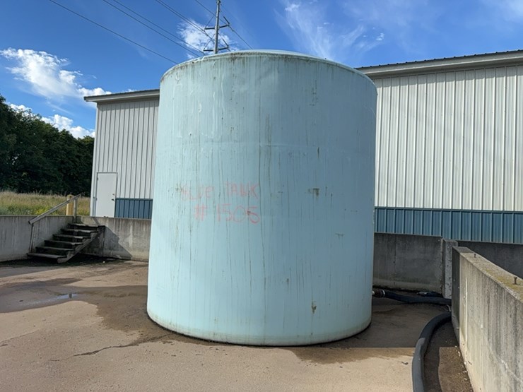 10,000-gal-poly-tank-image-1