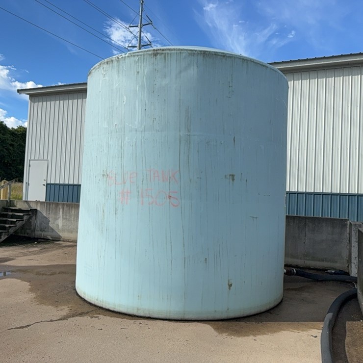 10,000 gal poly tank