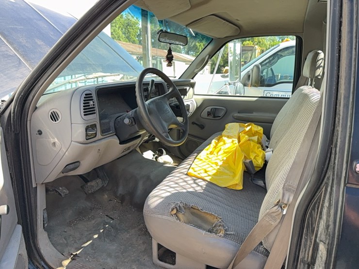 2001-gmc-3500-image-18