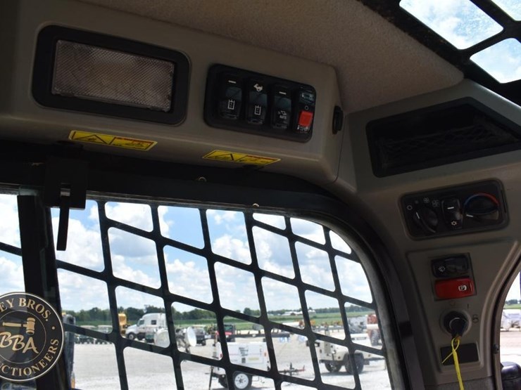 2022-caterpillar-299d3-image-55