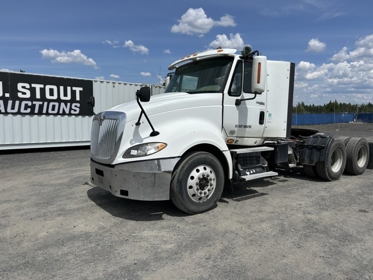 2011-international-prostar-image-1
