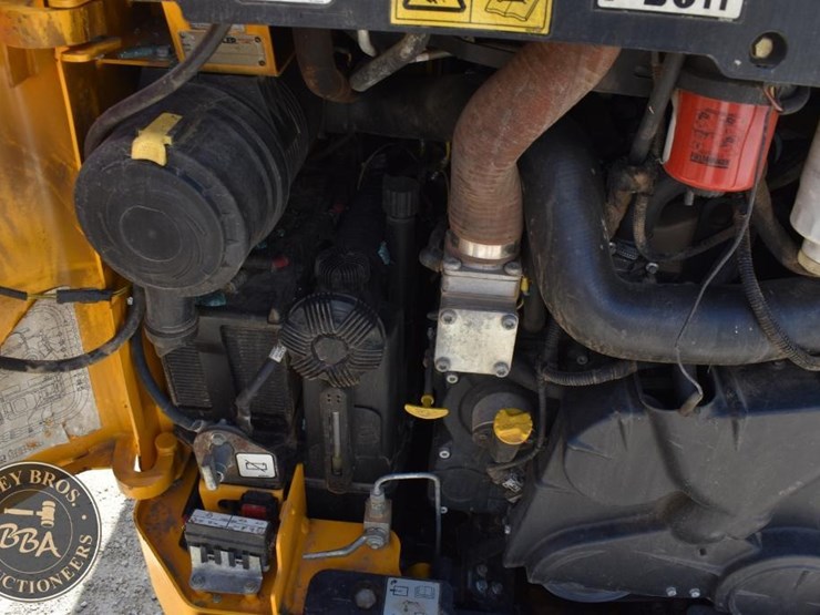 2014-jcb-190-image-25