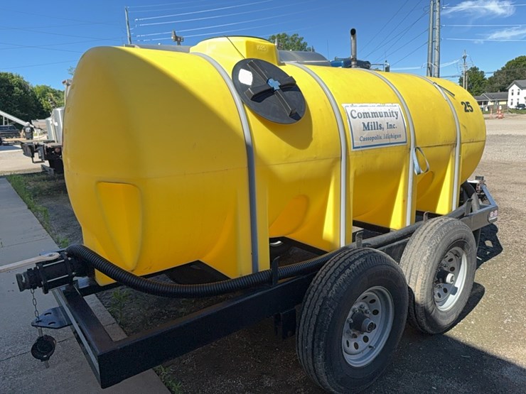1000-gal-poly-nurse-trailer-image-8