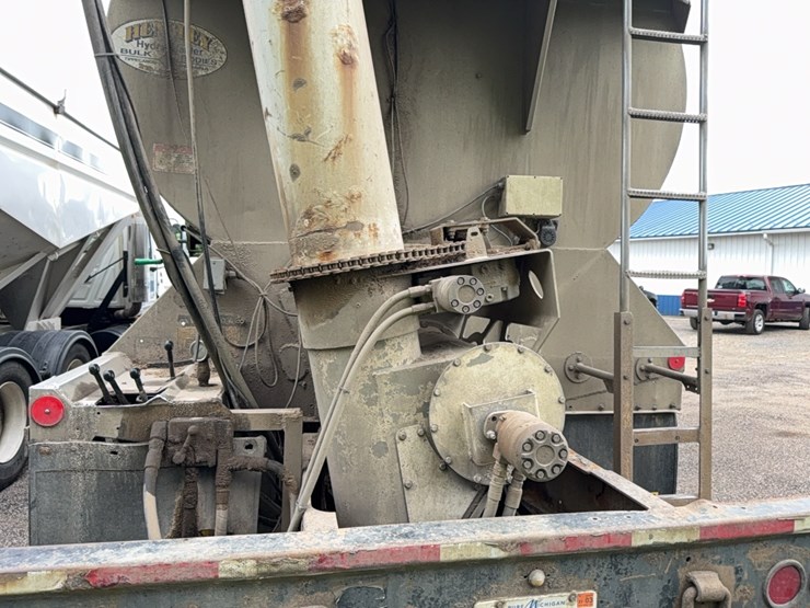 2007-freightliner-bulk-feed-truck-image-19