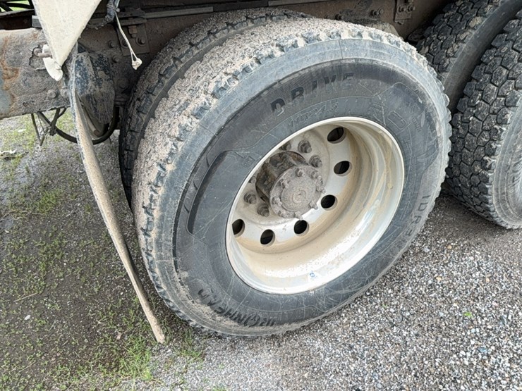 2007-freightliner-bulk-feed-truck-image-21