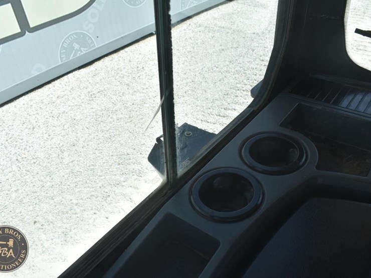 2022-deere-650k-lgp-image-78