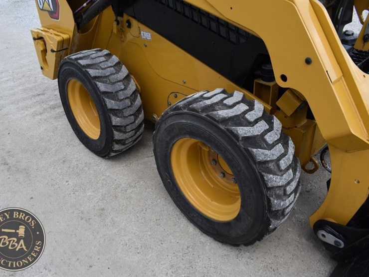 2023-caterpillar-242d3-image-40